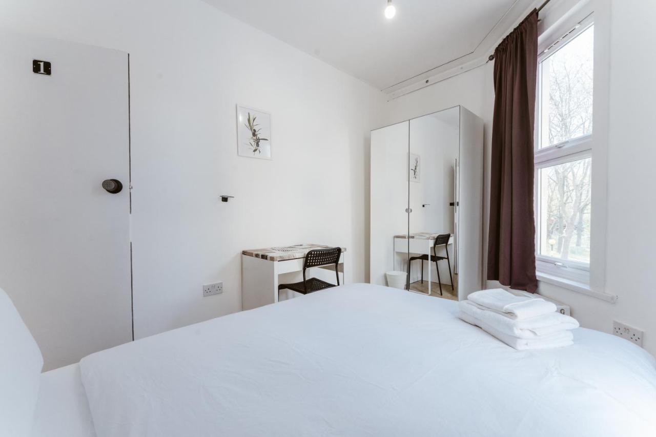 Mile End Double Rooms 27 Guest House London Bagian luar foto