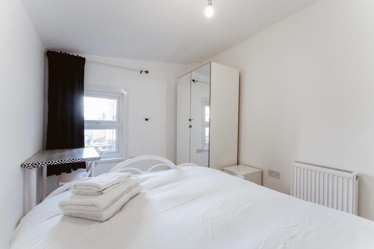 Mile End Double Rooms 27 Guest House London Bagian luar foto