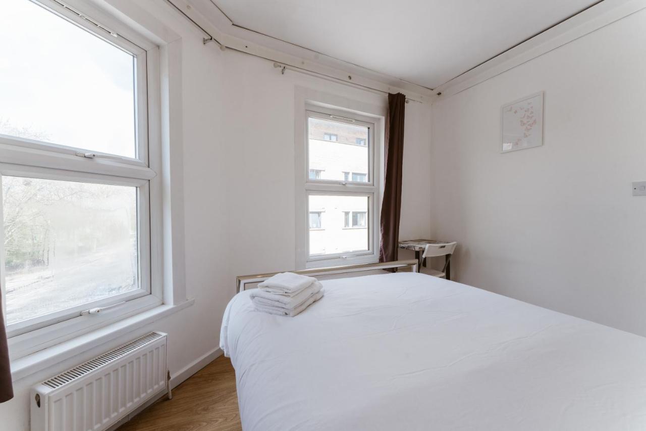 Mile End Double Rooms 27 Guest House London Bagian luar foto
