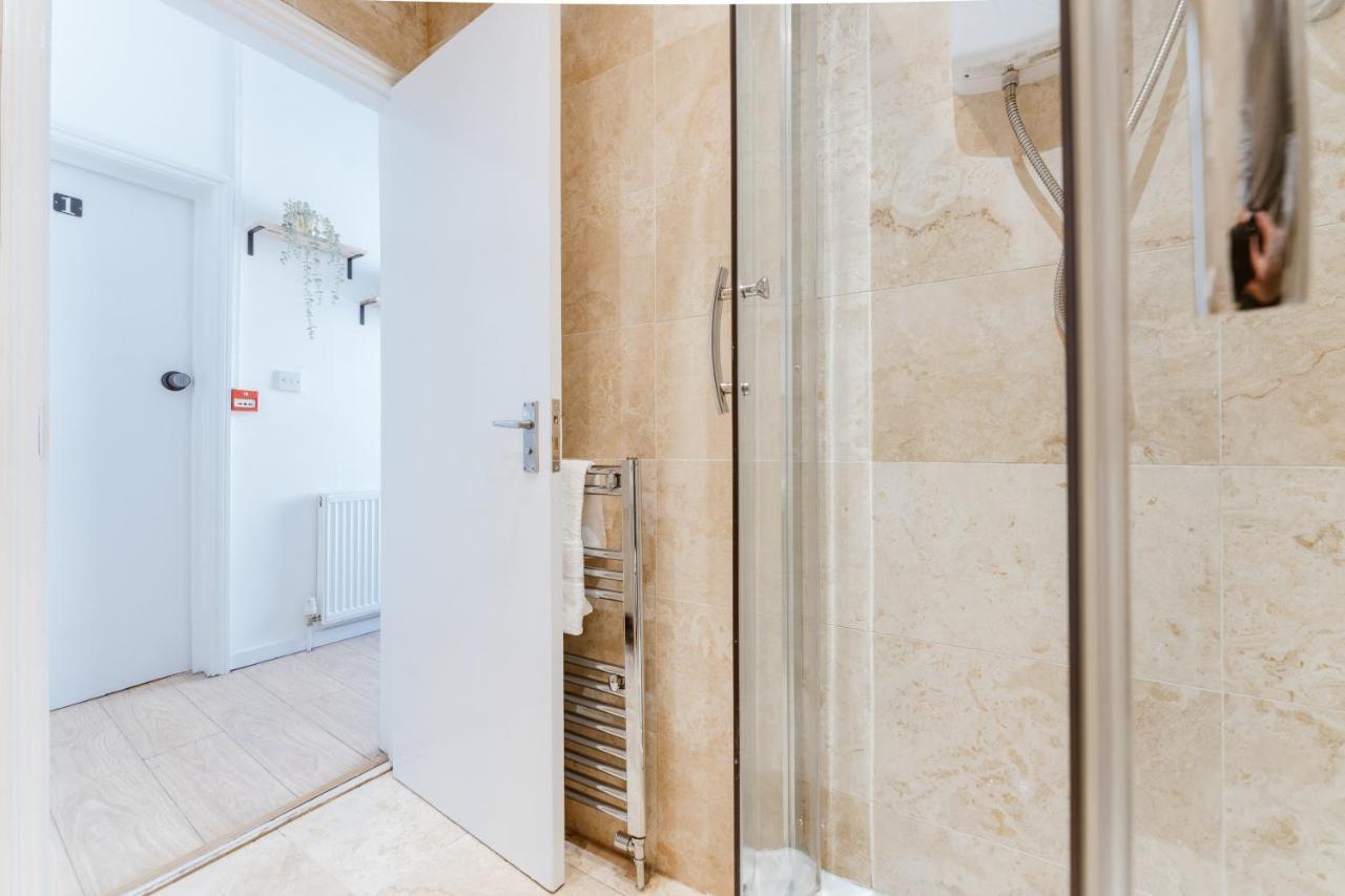 Mile End Double Rooms 27 Guest House London Bagian luar foto
