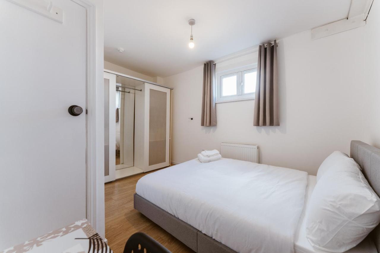 Mile End Double Rooms 27 Guest House London Bagian luar foto